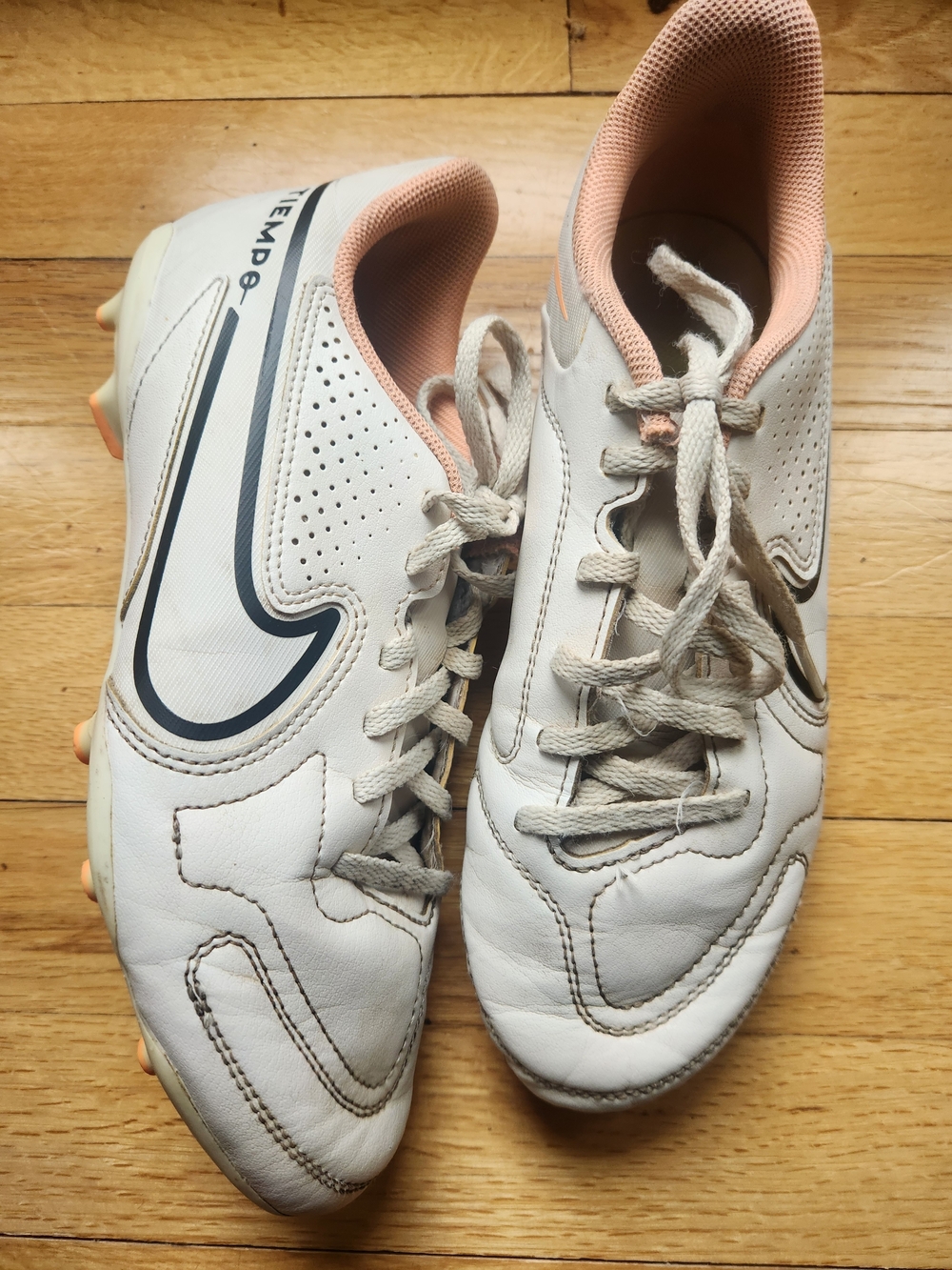 Nike Women's White & Peach Tiempo Soccer Cleats